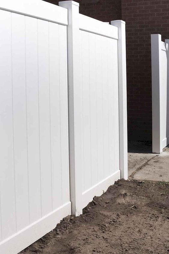 Backyard Fence Ideas: Stunning Sleek Design