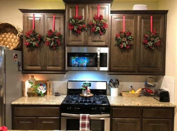 Christmas Kitchen Decorations feature