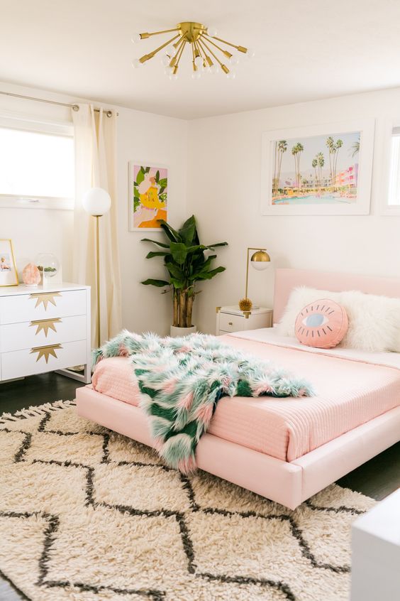 Pink Bedroom Ideas: Modern Pink Bedroom