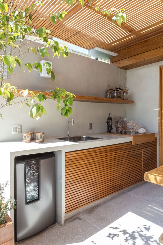 Backyard Kitchen Ideas: Stylish Modern Farmhouse