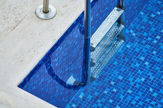 How to Clean Swimming Pool Tiles